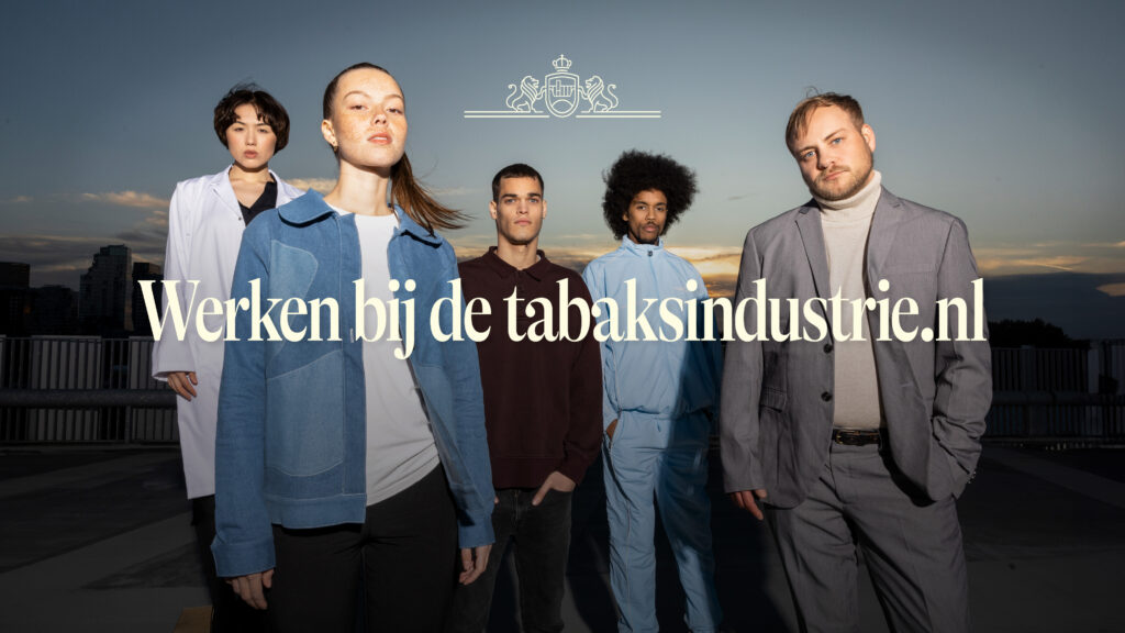 Groepje van 5, stoere jonge mensen die werken voor de tabaksindustrie met de titel 'Werken voor de tabaksindustrie'